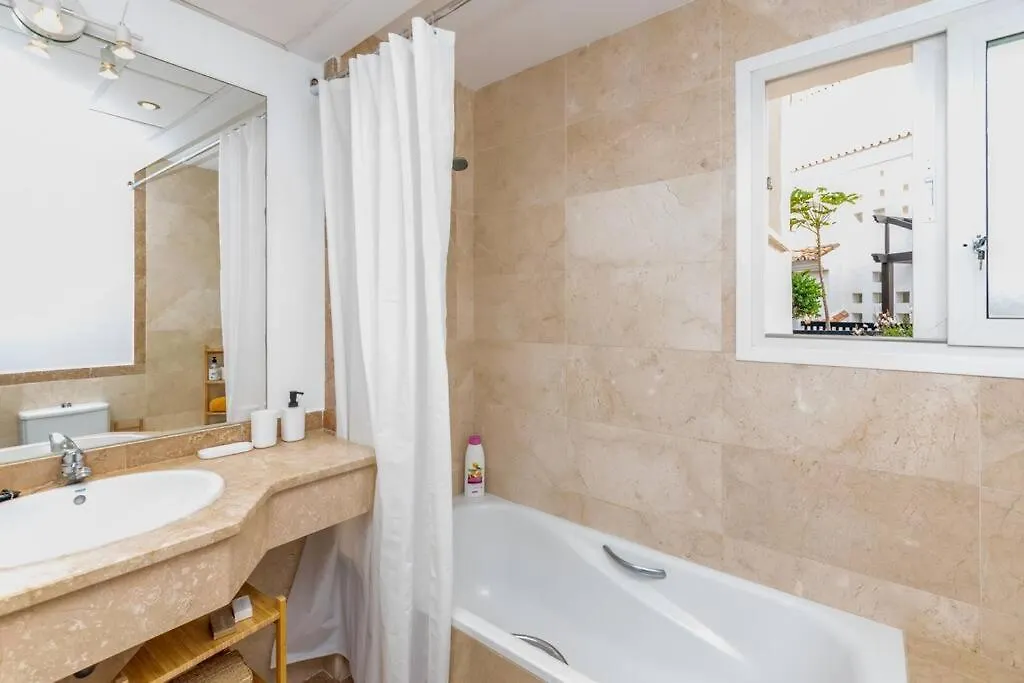 Beachfront Sea View In Cozy 1Br With Pool And Garage Sitio de Calahonda